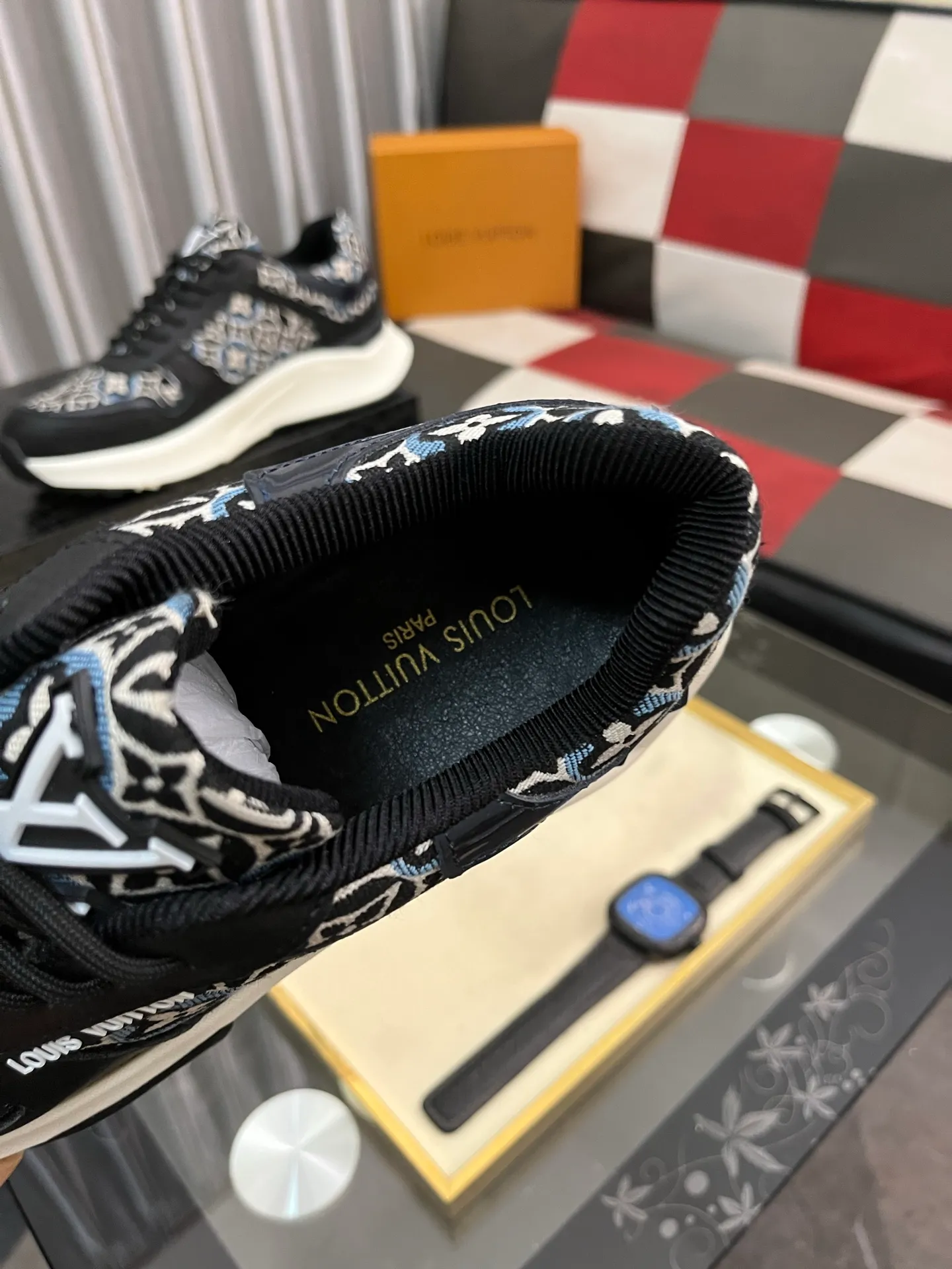Men's shoes 💰458⌚️⌚️【LOUlS VUlTTON】Louis Vuitton ~ unique and casual style. LV counter purchasing 🏃casual shoes😍😍 are on sale at the men's counter at the same time. Italian imported brands select top-layer Italian cowhide. 🐑Sheepskin lining (refuses to discolor and grind feet) Sole: Original sole specially provided by the original factory 🎬Better in kind Code number: 38-444⃣️Color selection